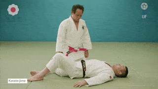 GIF de Estrangulamento Com Uma Mao