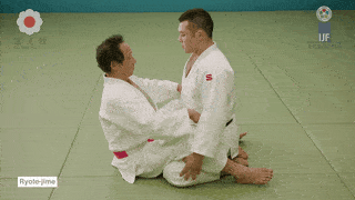 GIF de Estrangulamento Com As Duas Maos
